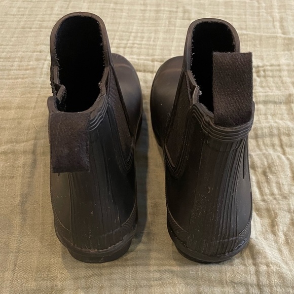 Hunter Original Waterproof Chelsea Rain Boot - Picture 4 of 9